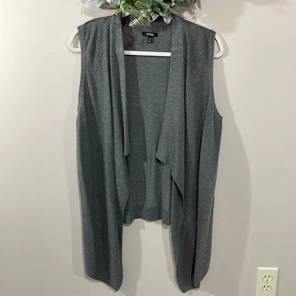 Apt. 9 sleeveless open front gray cardigan PM - Picture 1 of 12